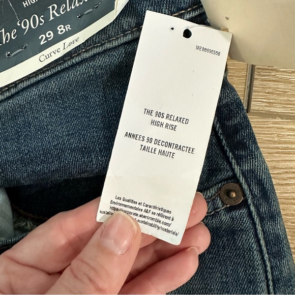 Abercrombie & Fitch The 90s Relaxed High Rise Curve Love Jeans Sz 29/8R NWT - Picture 4 of 9